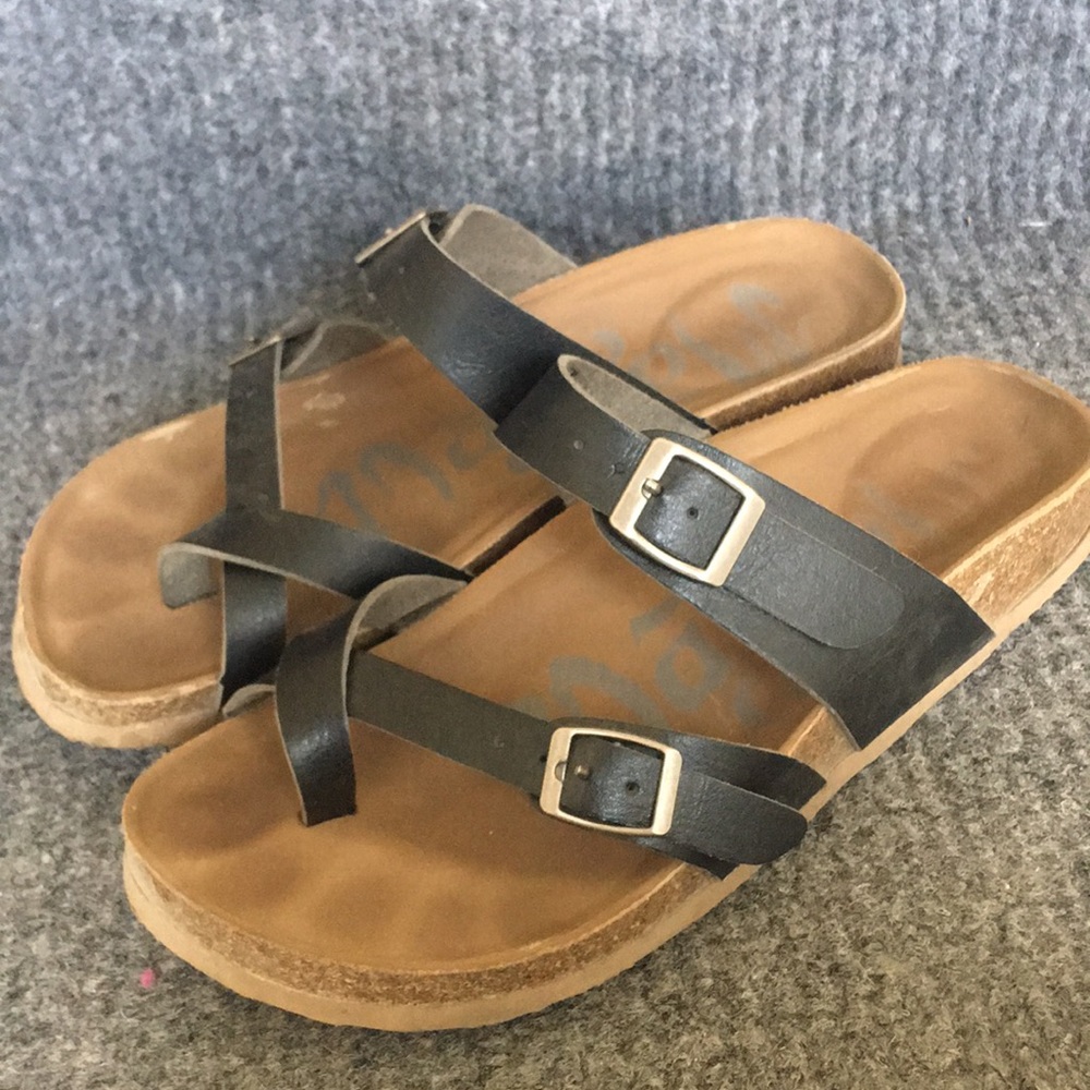 Black Sandals ☀️